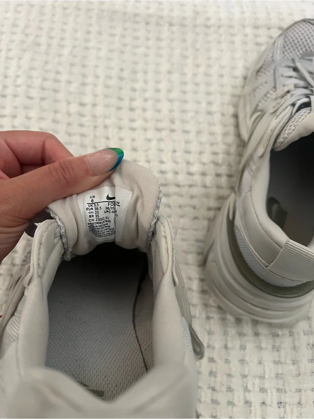 Nike Women’s V2K Run Shoes size 6